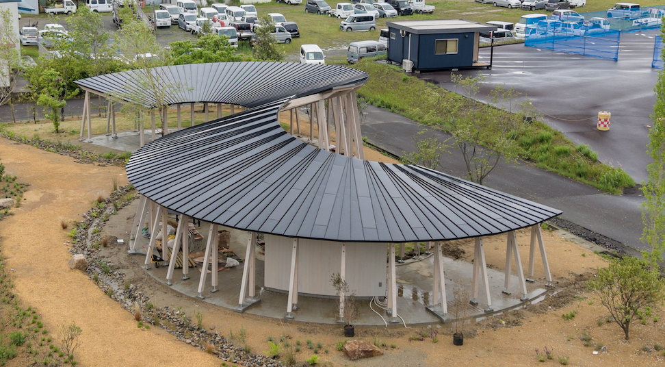 新色追加。屋根一体型太陽光パネル「Roof–1」、シルバー色の販売